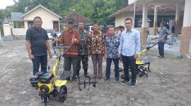 PENYERAHAN SAPROTAN CULTIVATOR KEPADA KELOMPOK TANI